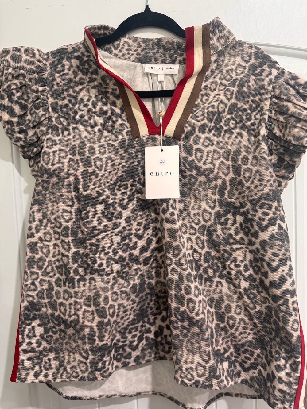 entro women’s leopard Print Short-Sleeve Top in Beige and Brown